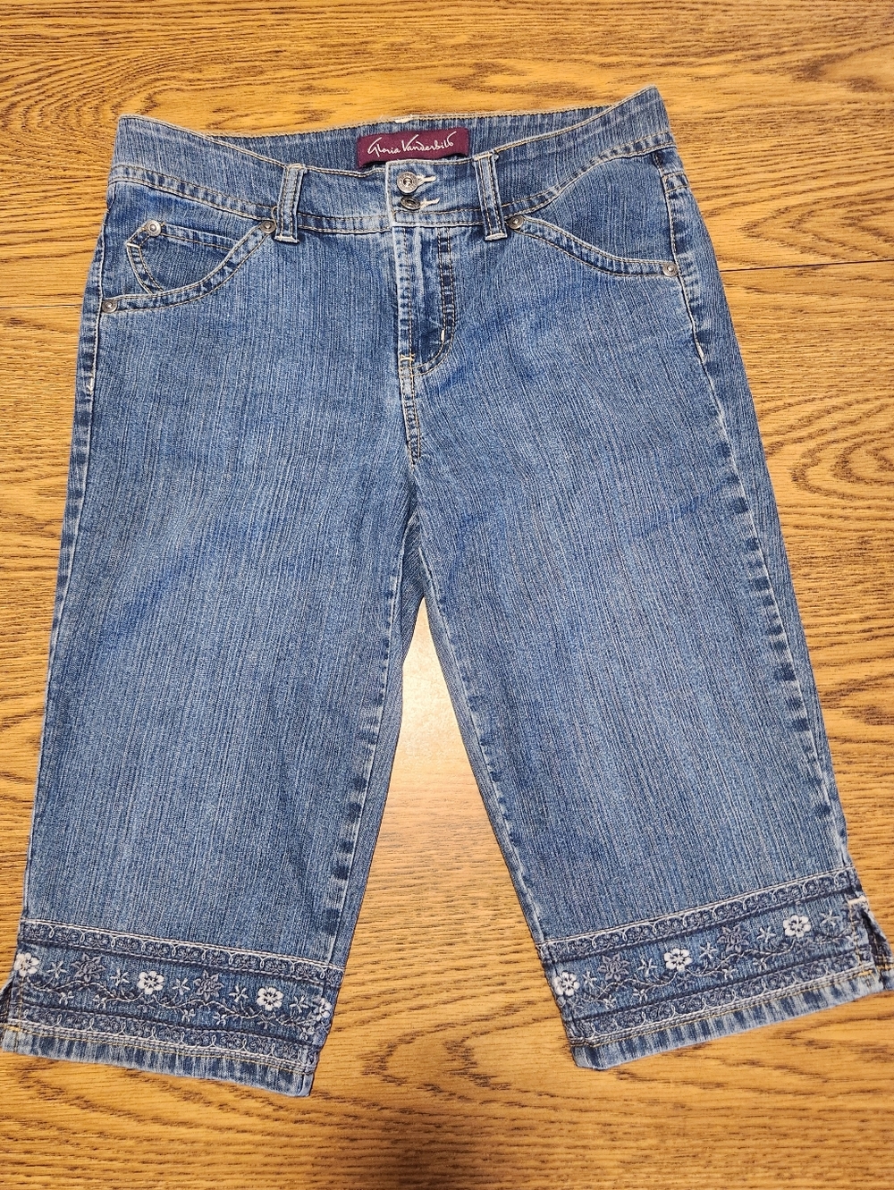 Gloria Vanderbilt Capri Jeans Embroidered Hem Women Size 6 Petite